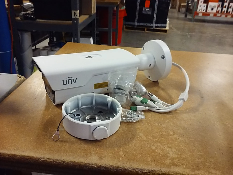 4MP License Plate Recognition LPR Weatherproof NDAA-Compliant Bullet IP Security Camera with IR Lights, LED Lights and a 8-32mm Motorized Lens (PKC2640@Z80IRP)